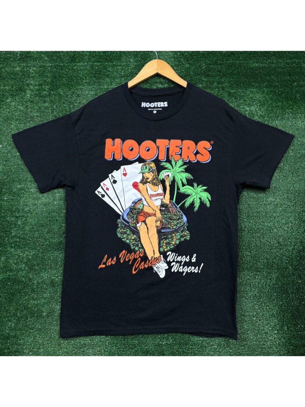 Hooters Las Vegas Casino Wings & Wagers T-Shirt Size Large